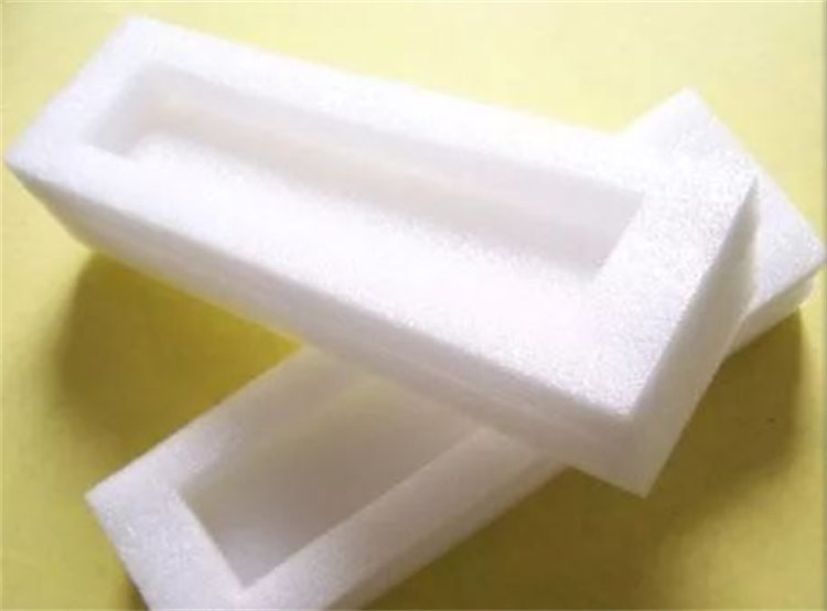 甲盾(dùn)材料向你(ni)講解西安(ān)珍珠棉的(de)特點與作(zuo)用有哪些(xiē)？